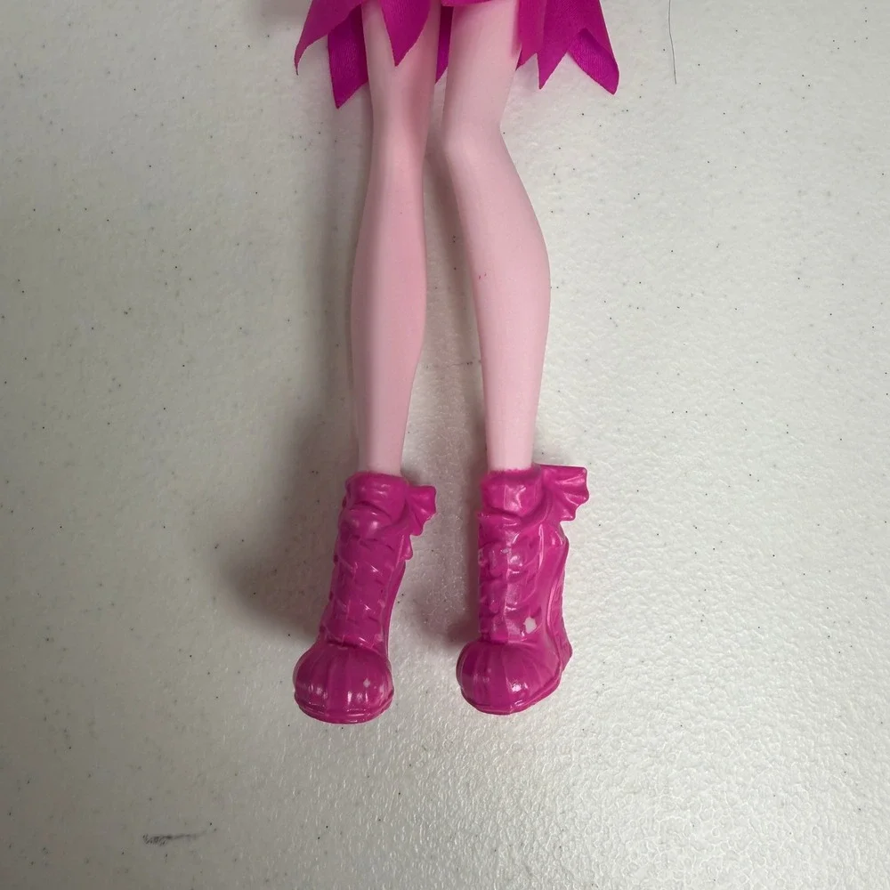 Monster High Draculaura Doll DNV67 Pink Black Vampire Bat Skirt Boots Mattel